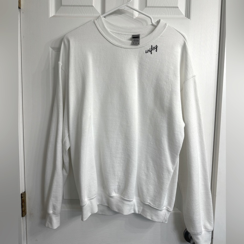 White crewneck Wifey sweatshirt unisex Medium